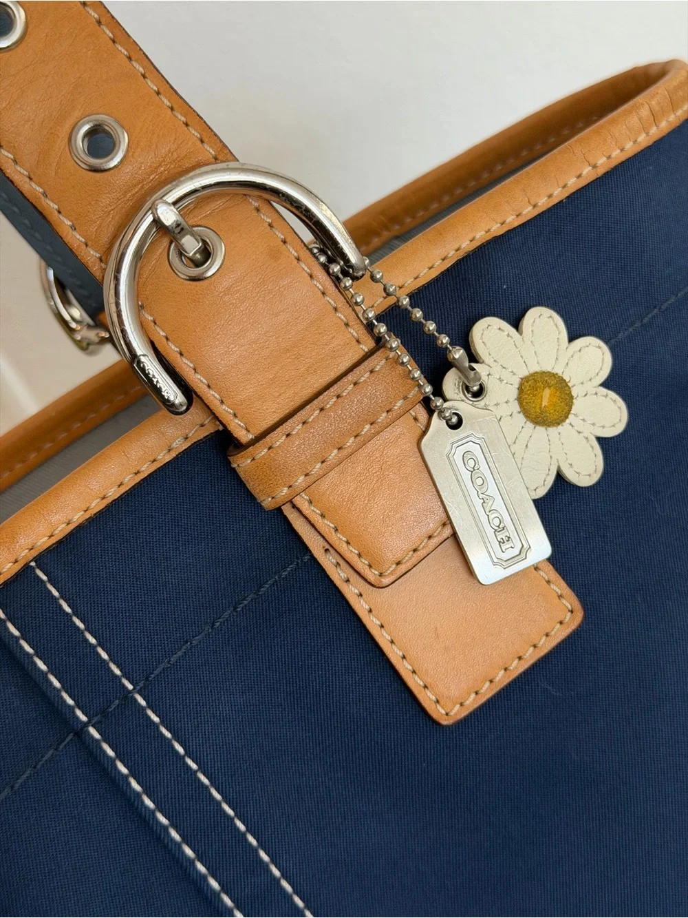 Coach Vintage Y2K Soho Hampton Daisy